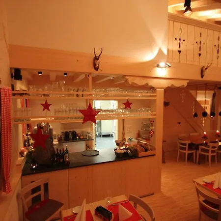 Chalet With Gourmet Kitchen For 4-8 People